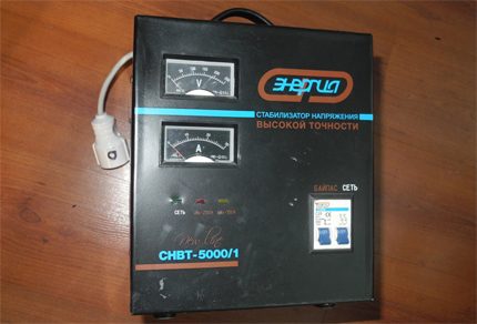 Comment choisir un stabilisateur de tension pour donner correctement