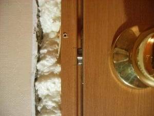 Comment installer indépendamment un loquet dans une porte intérieure: une instruction étape par étape avec une photo