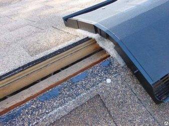 Ventilation de faîtage : types + guide d'installation pour faîtières et aérateurs