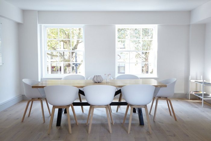 Construction d'une branche d'égout à travers la pièce