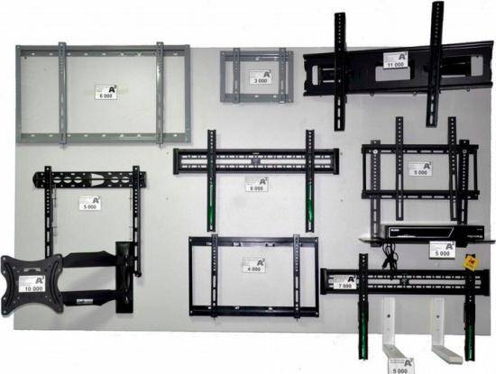 Comment faire un support TV de vos propres mains: options maison populaires