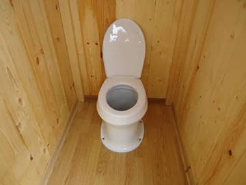 Toilettes de campagne: un aperçu des types de modèles de jardin pour une toilette de campagne et les caractéristiques de leur installation