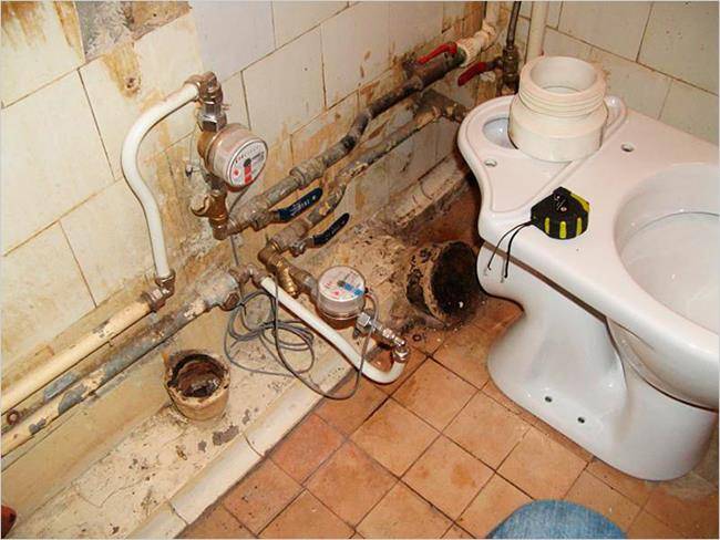 Comment dévisser le robinet du tuyau métal-plastique