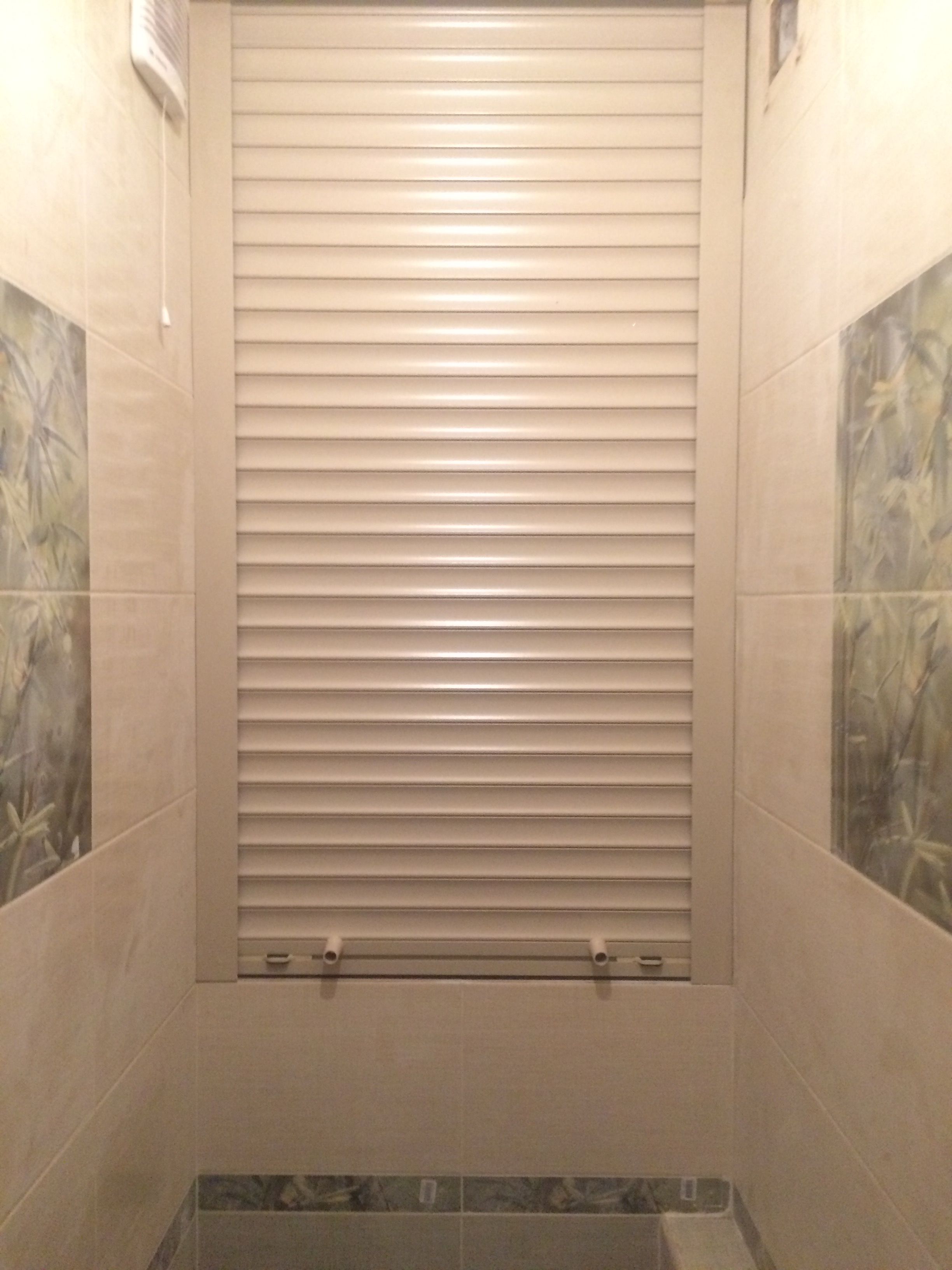 Niche dans les toilettes - tout sur les eaux usées