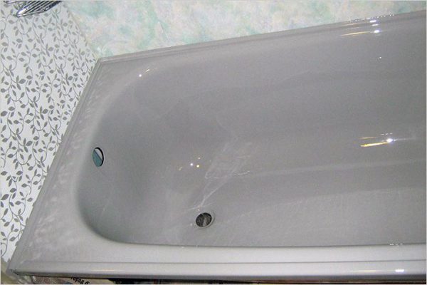 Restaurer un bain en fonte à la maison: une instruction étape par étape