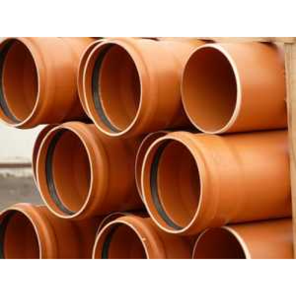 Conduites d'égout en PVC: caractéristiques et installation standard