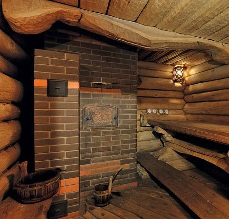 Comment choisir un poêle pour un sauna au feu de bois : le pour et le contre de toutes les options
