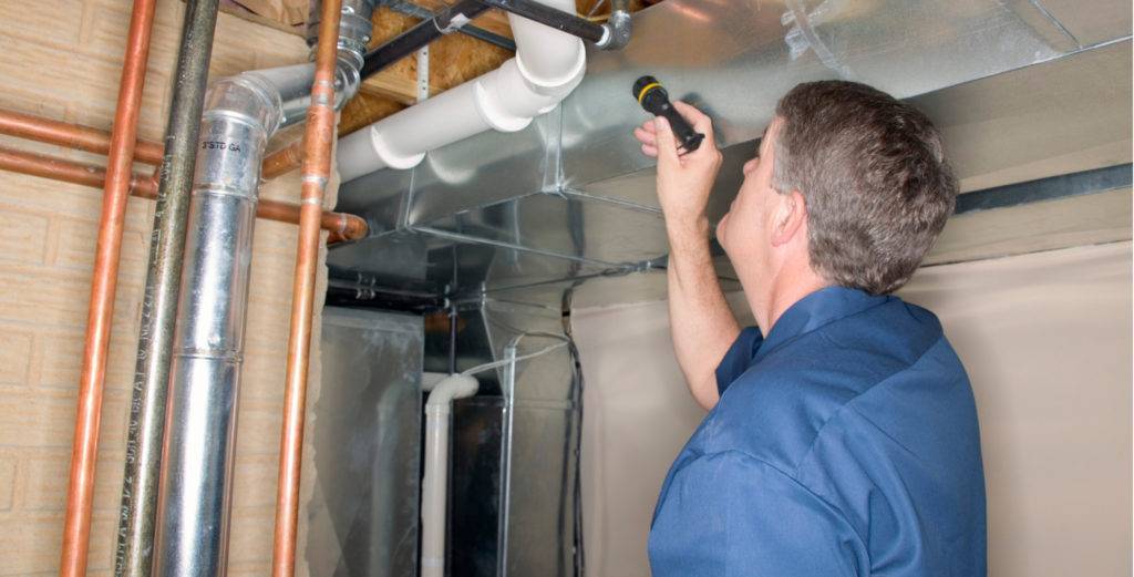 Pourquoi les conduites d'eau bourdonnent-elles dans l'appartement dans la colonne montante lorsque le robinet est ouvert