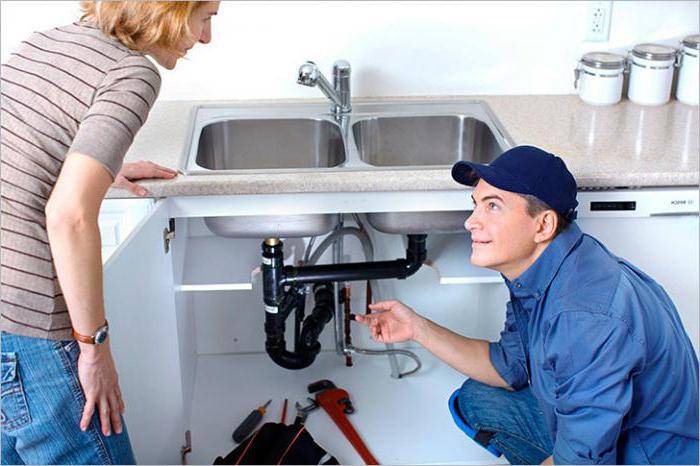 Pourquoi le tuyau de gaz vibre-t-il et bourdonne-t-il dans l'appartement: causes du bruit et solutions au problème