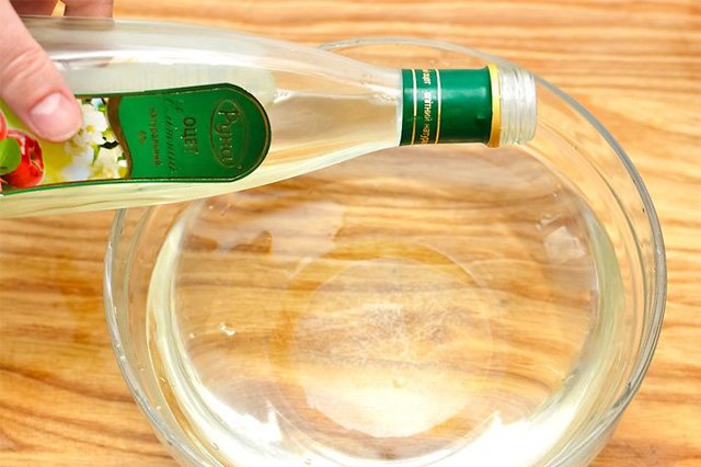 3 façons inhabituelles de nettoyer efficacement les ustensiles en cristal à bouche étroite