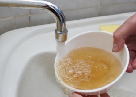 Comment bien analyser l'eau d'un puits et la désinfecter après le test