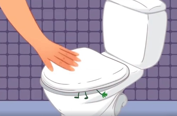 Le couvercle des toilettes doit-il être ouvert ou fermé et pourquoi ?