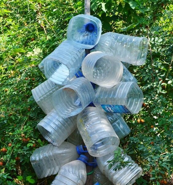 Artisanat à partir de bouteilles en plastique pour les chalets d'été ou réutilisation inhabituelle de bouteilles en plastique dans la vie quotidienne