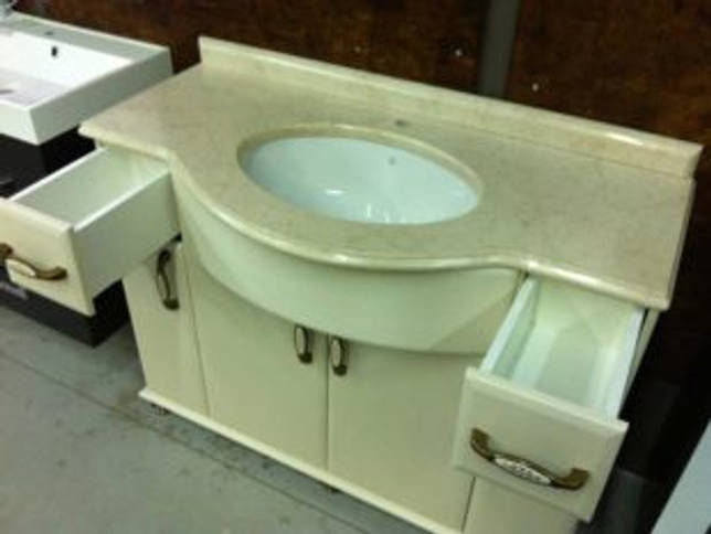 Comptoir de salle de bain sous l'évier: types, comment choisir et installer correctement