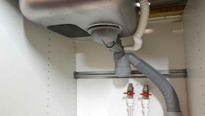 Installation d'évier: types de structures et instructions étape par étape