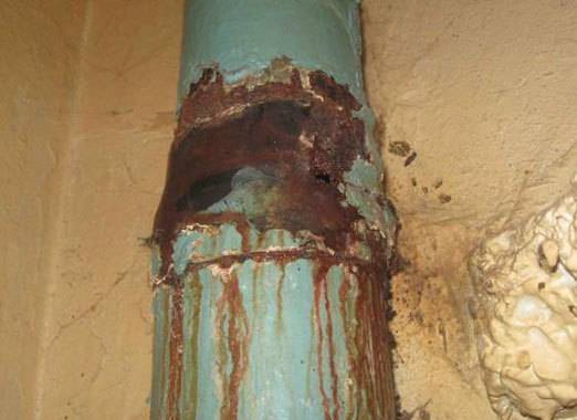 Ça pue l'égout dans les toilettes du dernier étage : l'odeur dans l'appart