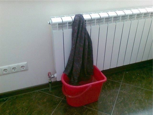 Comment humidifier l'air à la maison sans humidificateur en hiver: façons