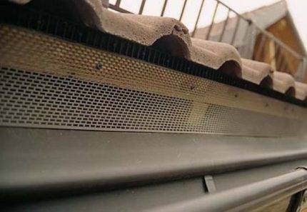 Accouplement du toit à la gaine de ventilation : aménager le passage de l'unité de ventilation à travers le toit