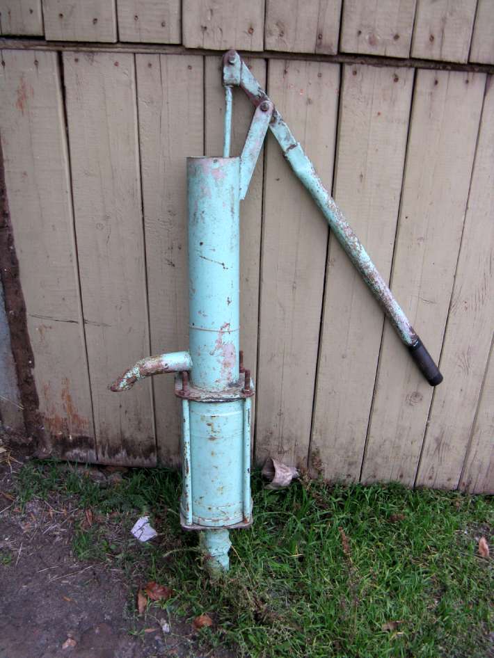 Pompe à main pour puits - variétés, application, bricolage