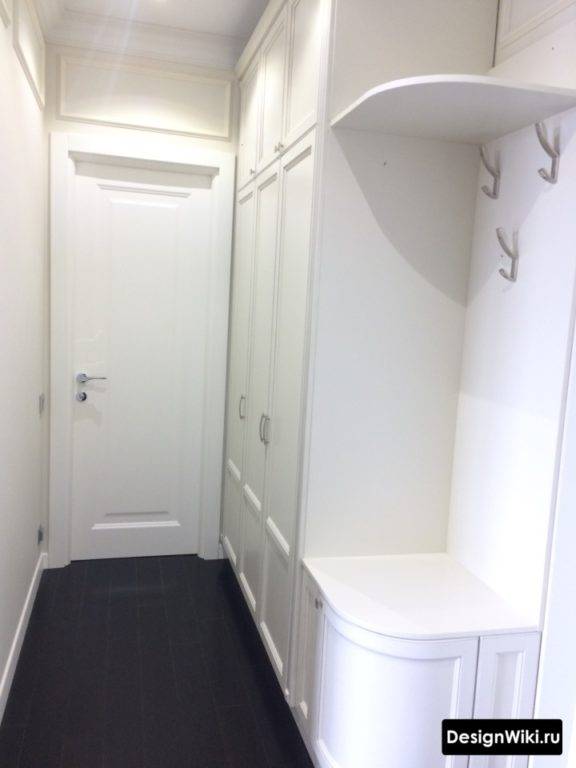 5 façons de sélectionner avec succès des meubles pour agrandir visuellement le couloir