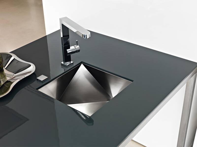 Comment encastrer un évier dans un plan de travail : en pierre artificielle à la maison