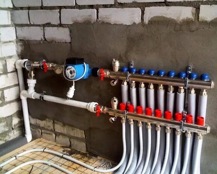 Chauffage dans une maison privée. collecteurs de distribution: principe de fonctionnement, sélection et installation