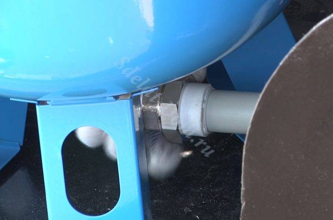 Comment fabriquer soi-même un caisson pour un puits: la construction de structures en béton et en métal