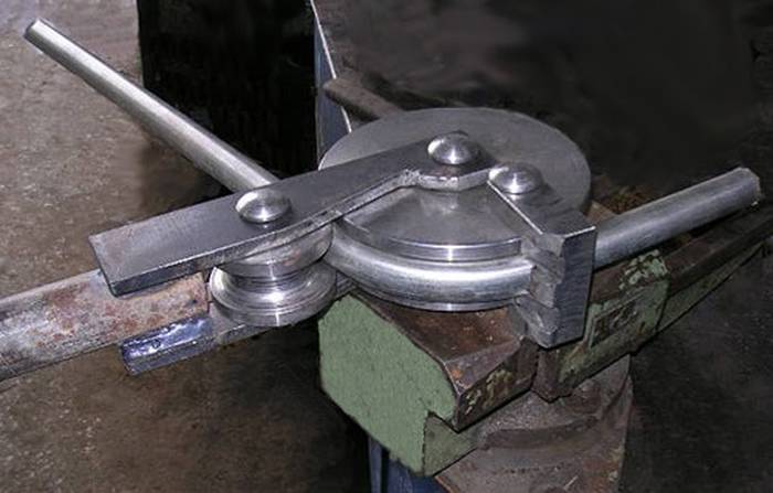 Comment plier un tuyau profilé à la maison sans cintreuse