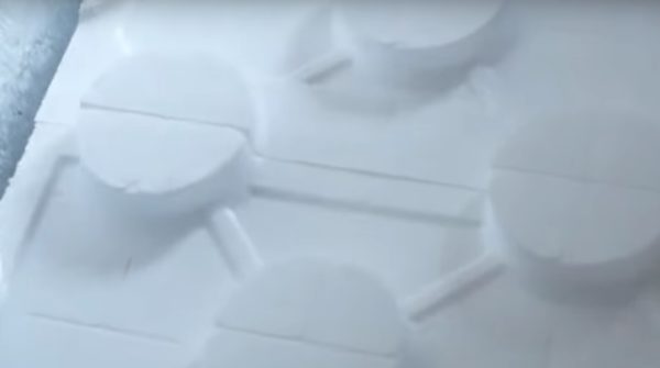 Plancher d'eau chaude dans une maison privée: schémas, règles de l'appareil + instructions d'installation