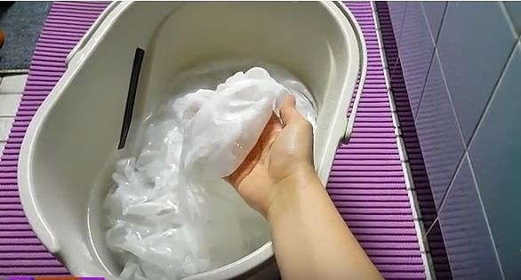 Comment blanchir les choses blanches à la maison: recettes folkloriques et chimie