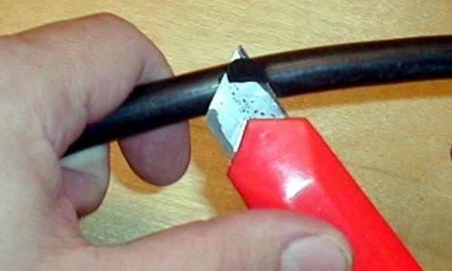 Dénuder les fils de l'isolant : méthodes et spécificités du retrait de l'isolant des câbles et des fils