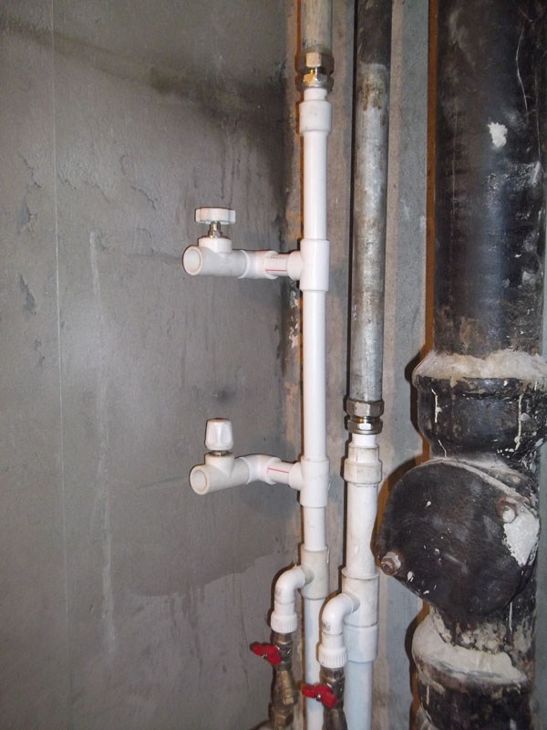 Fuite dans le système de chauffage et la plomberie : comment arrêter et comment réparer