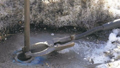 Comment dégeler une conduite d'eau gelée : un aperçu de 5 façons efficaces de résoudre le problème