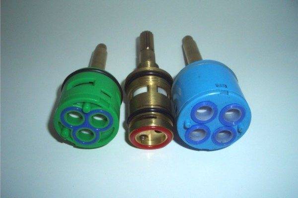 Cartouches pour cabines de douche : caractéristiques, types, règles de sélection + instructions de remplacement