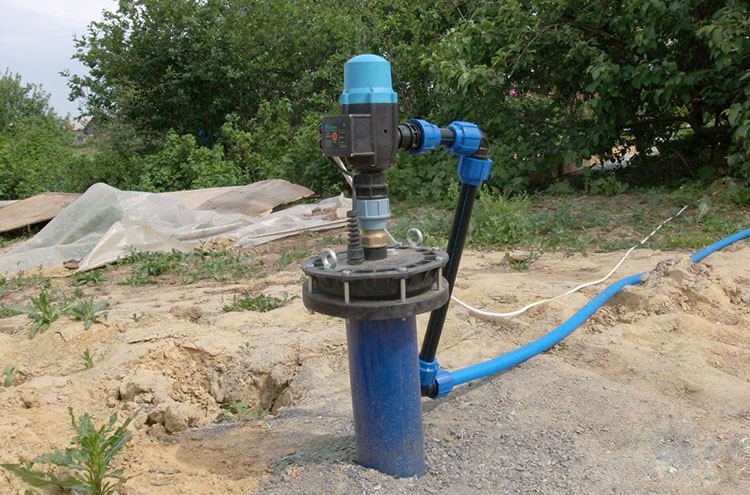 Quel est le meilleur - un puits ou un puits? Aperçu de 4 sources d'approvisionnement en eau et de leurs caractéristiques