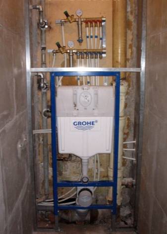 Installer une toilette au sol de vos propres mains et la raccorder à l'égout