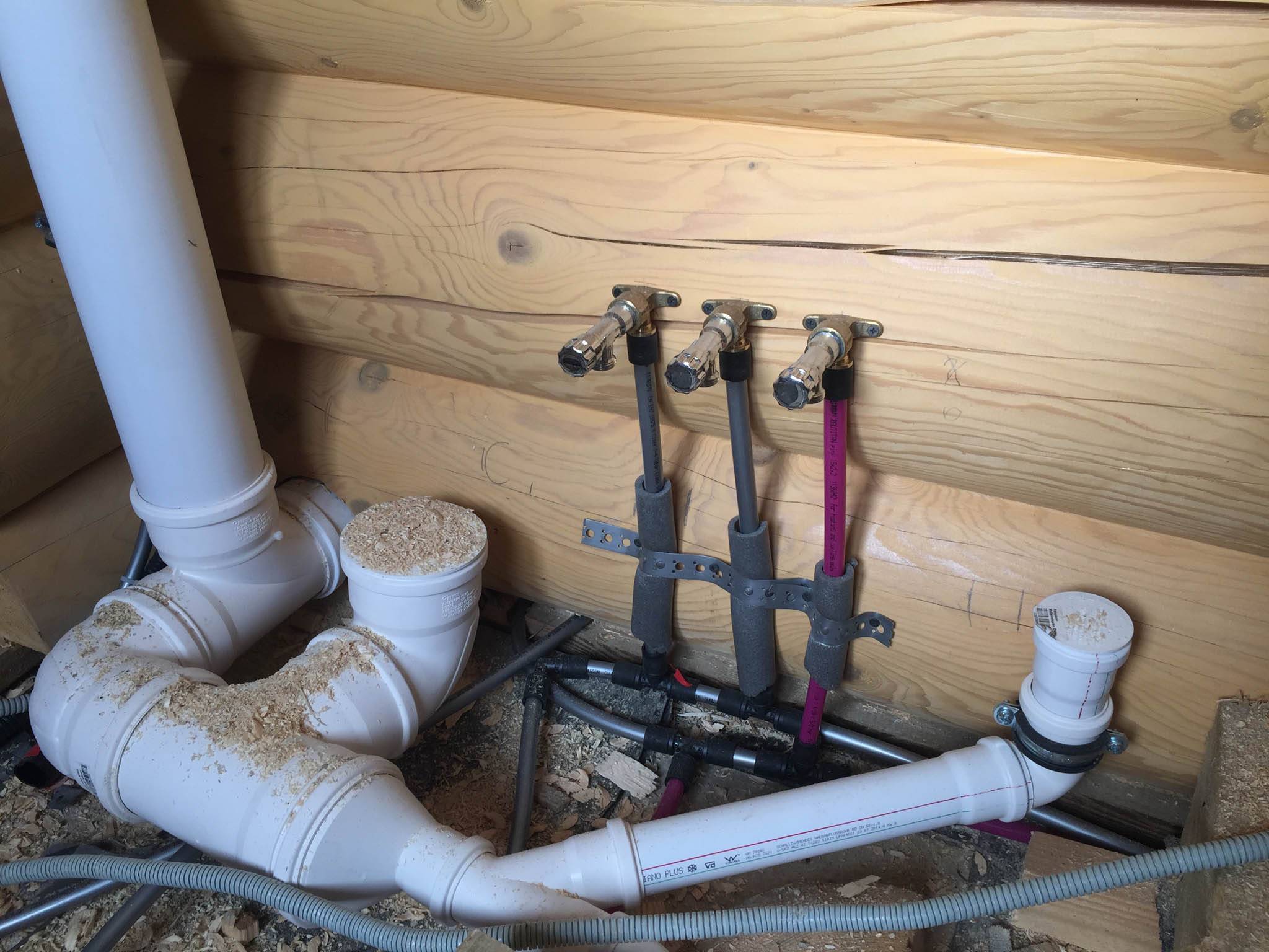 Comment poser des tuyaux d'égout dans une maison privée: schémas, règles de pose des tuyaux + étapes d'installation