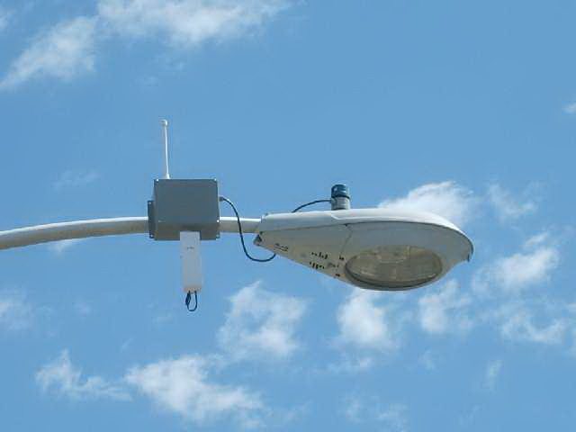 Capteurs de lumière extérieure TOP-5 pour allumer la lumière: les meilleurs modèles + les nuances de choix et de connexion