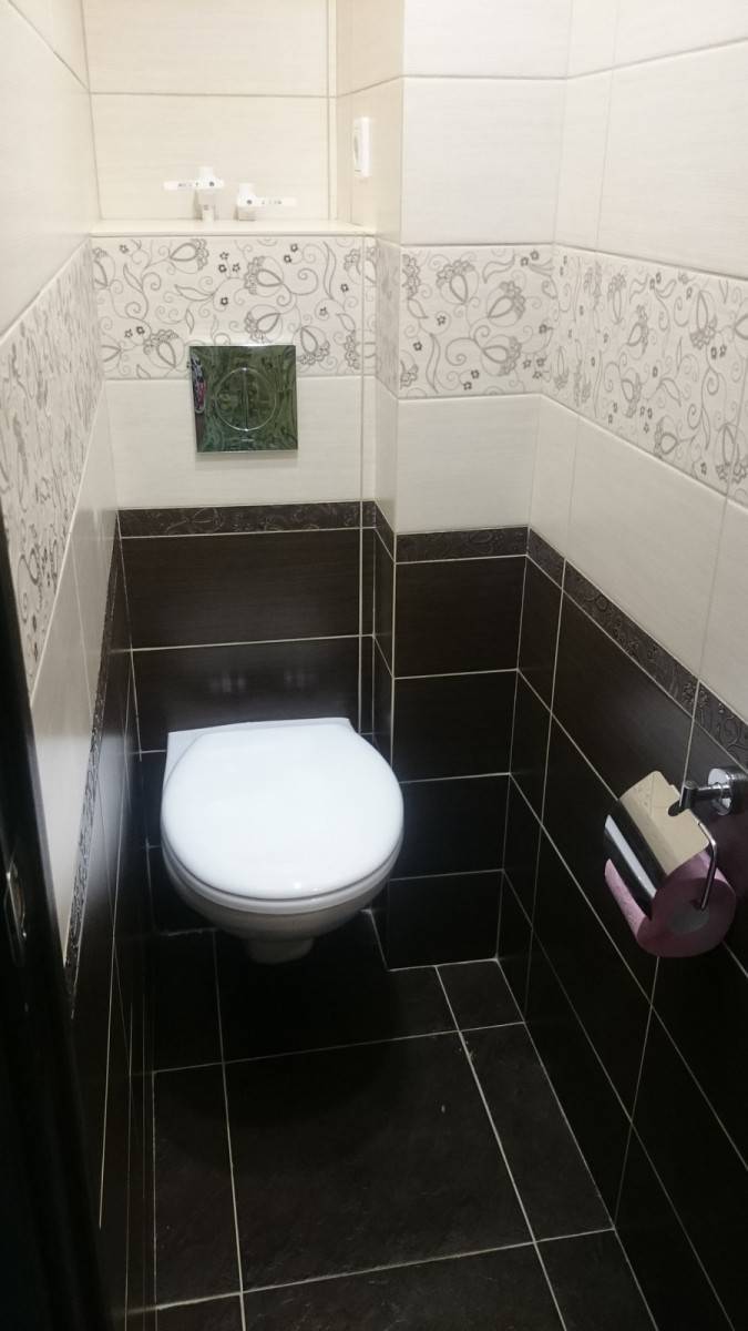 Comment cacher les tuyaux dans la salle de bain: un aperçu des meilleures façons de masquer le pipeline