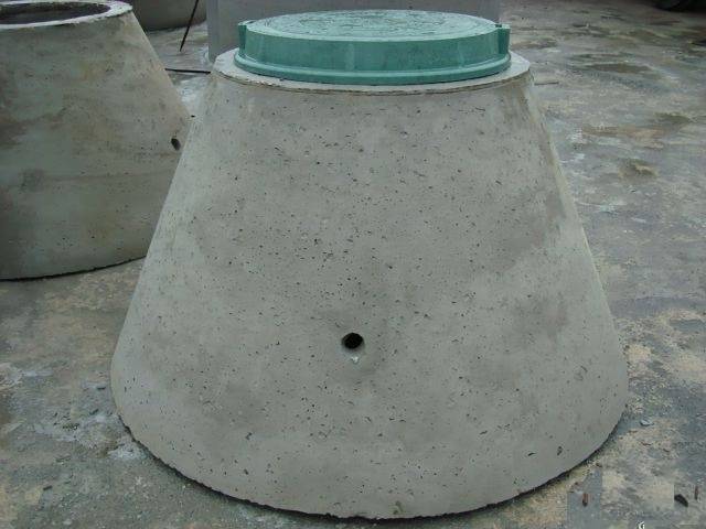 Comment fermer les coutures dans le puits des anneaux en béton