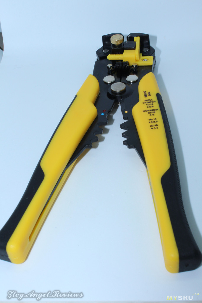 Pince à dénuder : types d'outils