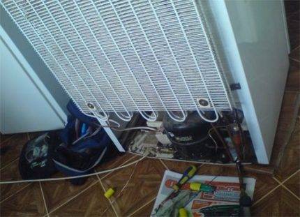 Pourquoi le réfrigérateur ne s'éteint pas : un aperçu des pannes fréquentes et comment les réparer