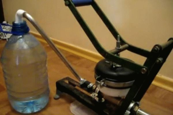 Pompe à eau à faire soi-même: comment fabriquer une version éolienne, un mini-produit fait maison à partir d'un moteur pour pomper l'eau, les détails de la réparation