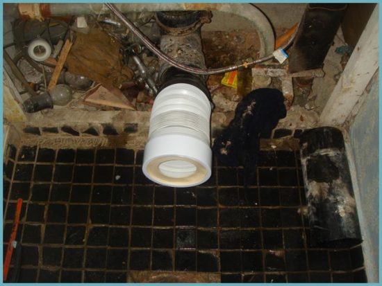 Transférer les toilettes de la colonne montante à un autre endroit : quand le design est plus important que tout le reste