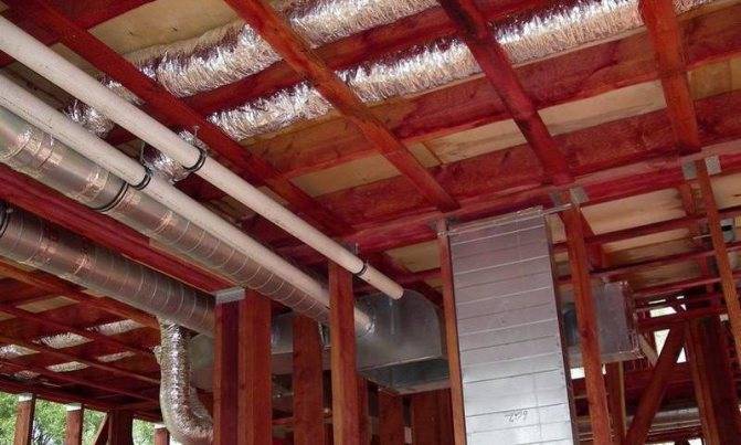 Salle de bain dans une maison en bois: règles d'aménagement et finitions