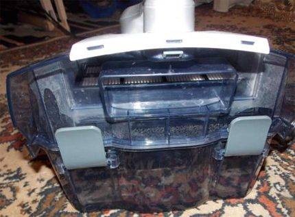 Test de l'aspirateur Vitek VT 1833 : l'aquafiltration à un super prix