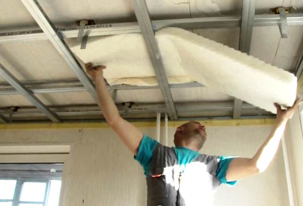 Insonoriser le plafond d'un appartement sous plafond tendu: comment bien équiper l'insonorisation