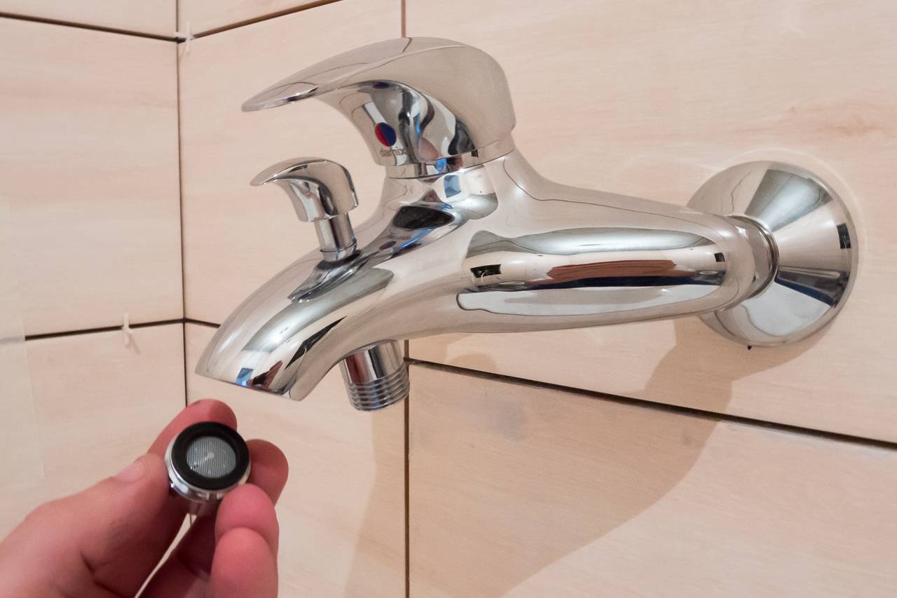 Remplacement du robinet: comment changer dans la salle de bain de vos propres mains, comment retirer et remplacer le robinet, démonter de l'évier