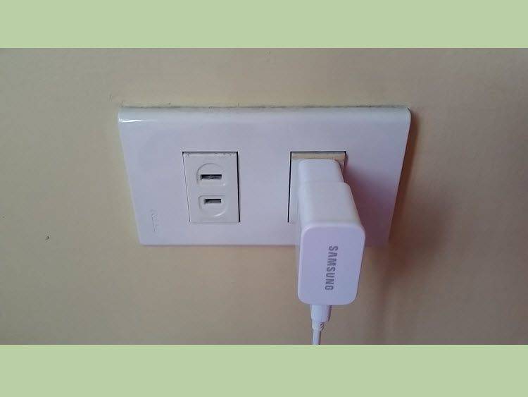 Pouvez-vous laisser votre chargeur de téléphone portable branché ?