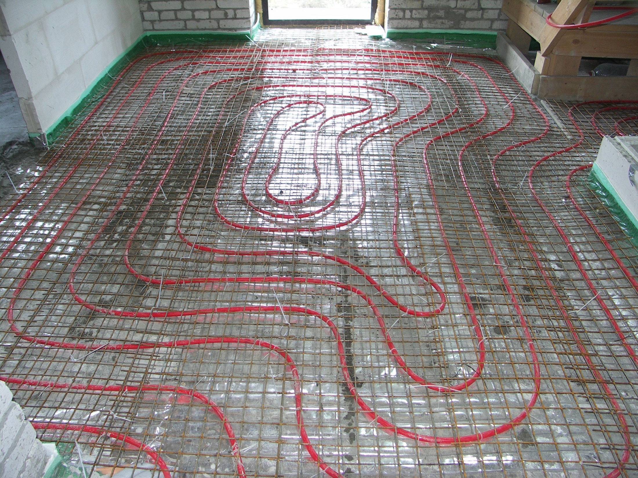 Calcul en ligne de la puissance calorifique d'un plancher d'eau chaude par m2